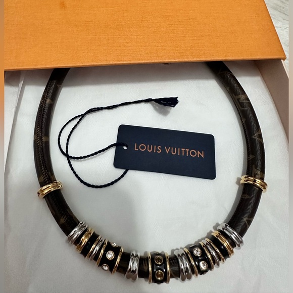 LV 🍁wild strass necklace new never used with box collectors piece - Picture 8 of 8